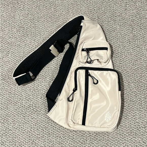 FP MOVEMENT Sprinter Sling Bag - Picture 6 of 6